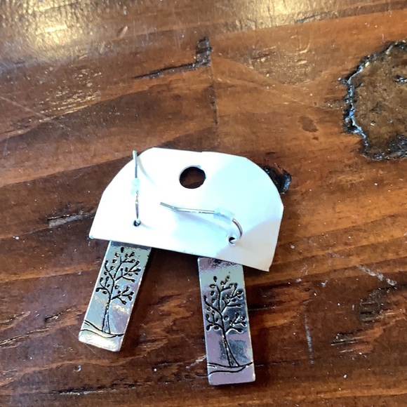 Silver coloured metal necklace and earrings set. Not sterling silver.  B5 - Picture 4 of 5